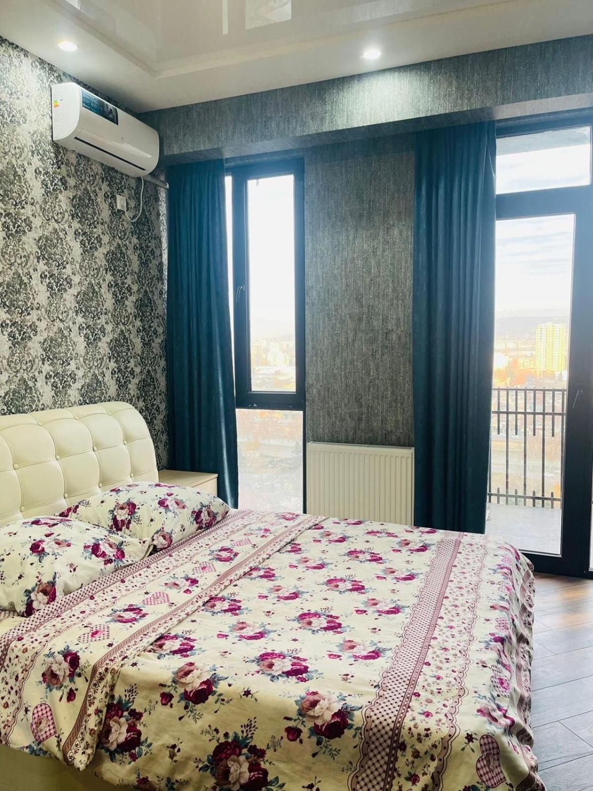 Hotel Pool House Tiflis Exterior foto
